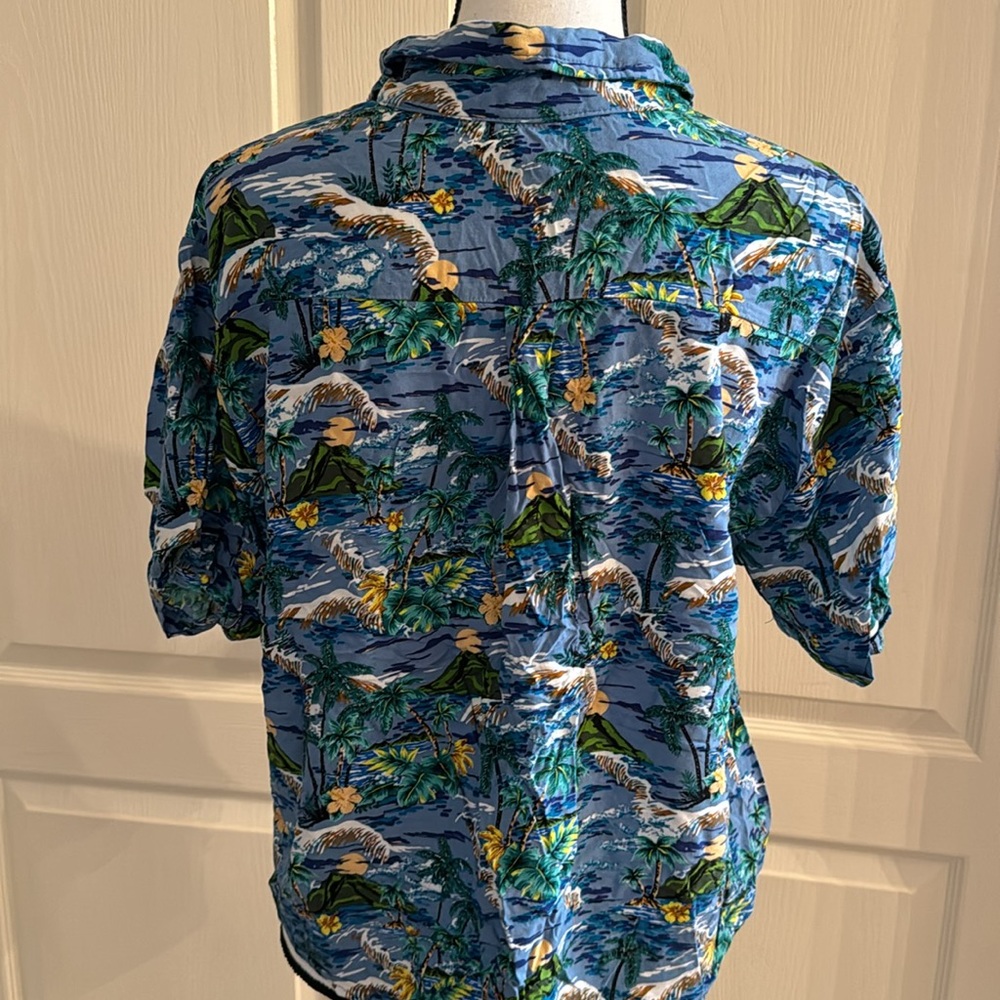 Island Button Down Blouse - Size Medium - image 6